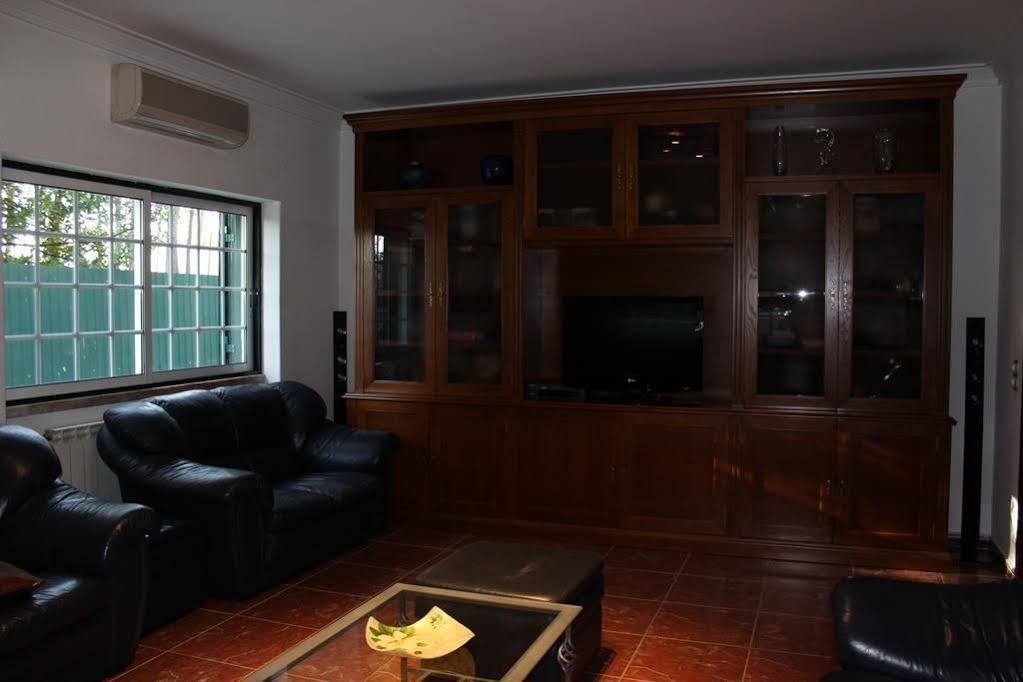 Hostel Casa Lucas Charneca  Bagian luar foto
